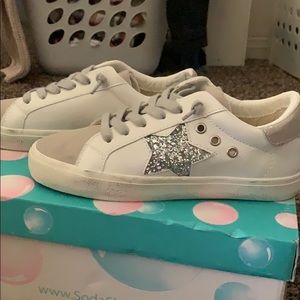 Golden Goose Dupe sneakers